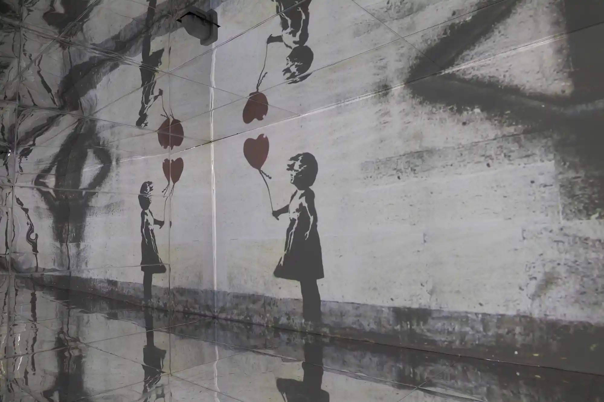 アート/エンタメ banksy バンクシーxバスキア】 ⁡ 2018年LAで開催されたストリートアート