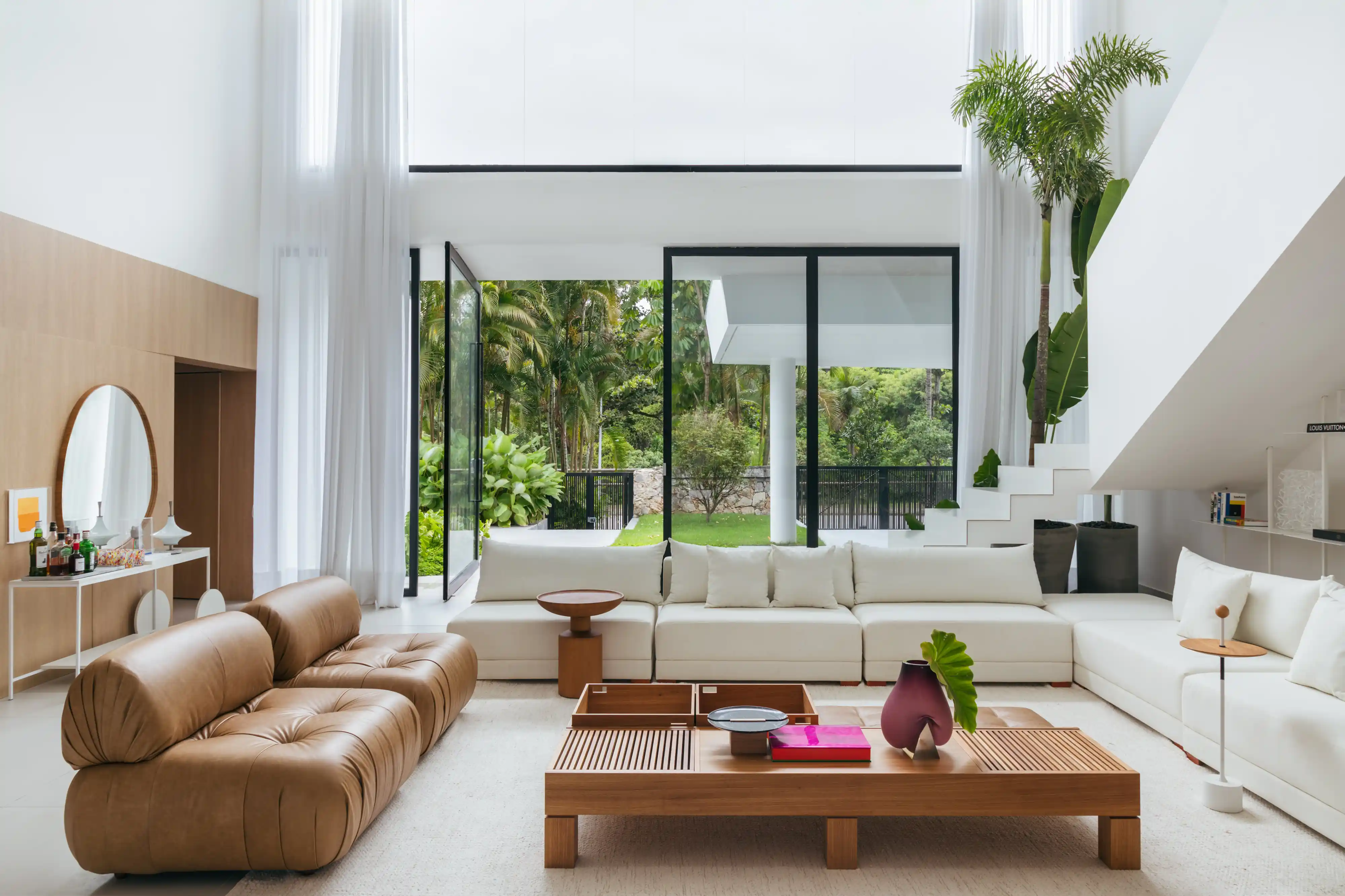 20 sofás modernos para deixar a sala de estar mais elegante